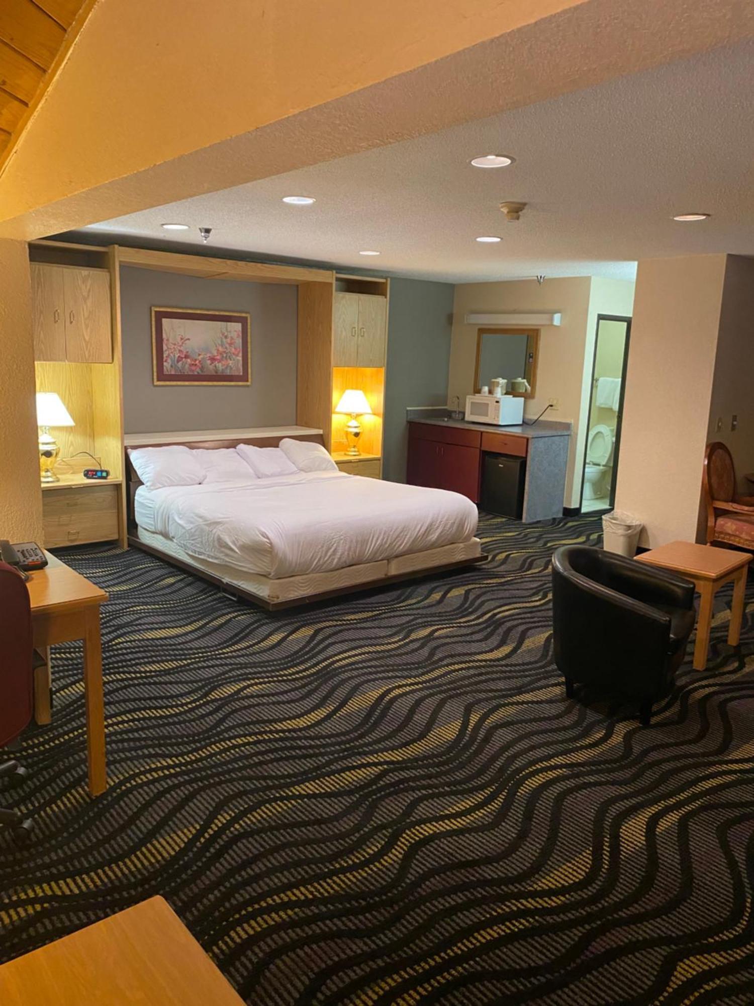 Baymont By Wyndham Logan Hotel Exterior photo