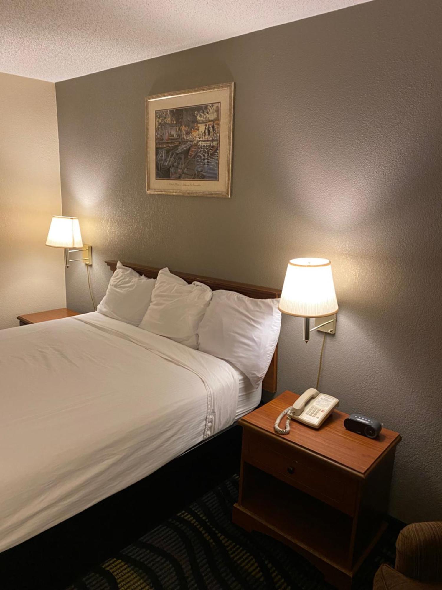 Baymont By Wyndham Logan Hotel Exterior photo