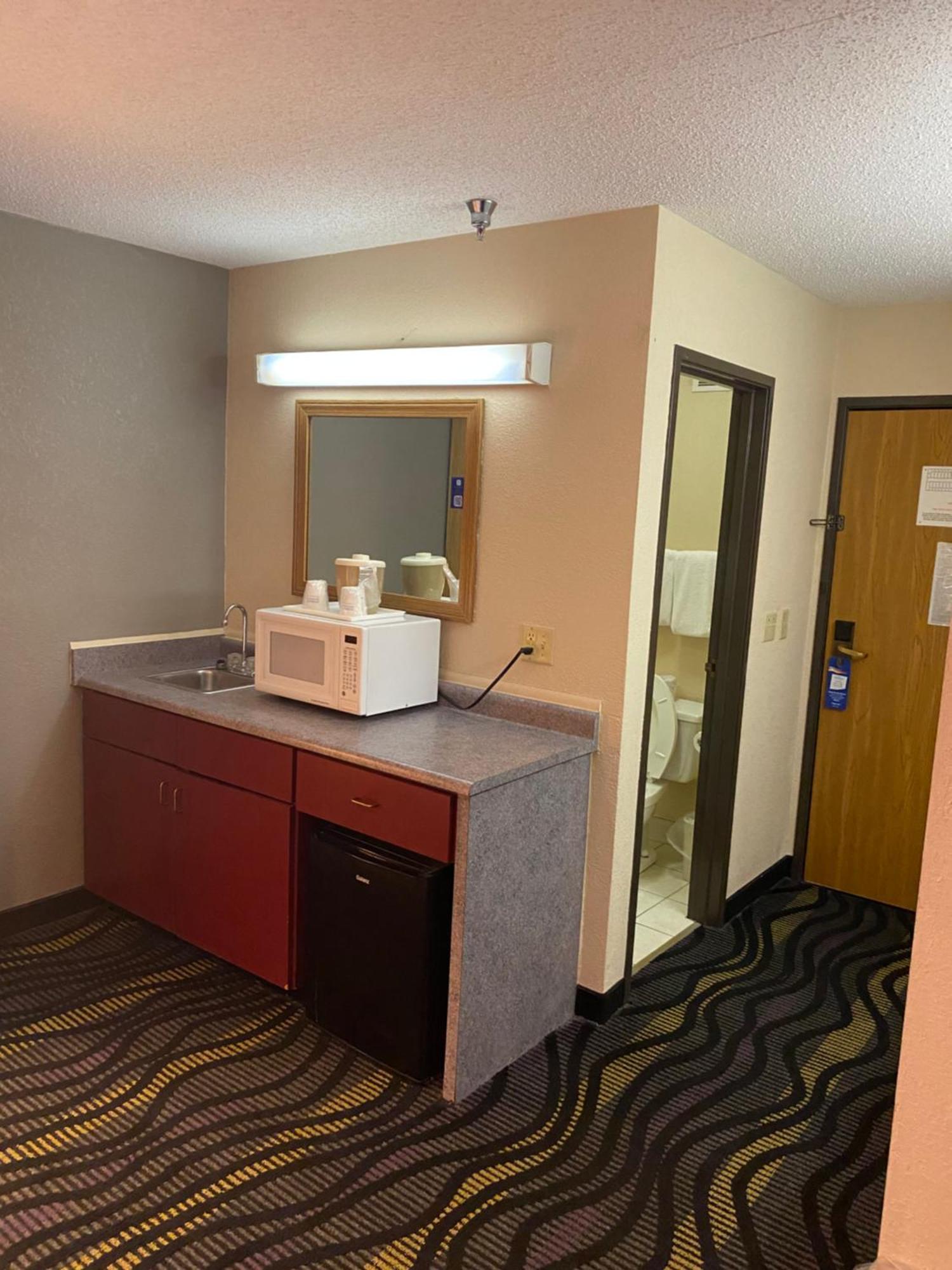 Baymont By Wyndham Logan Hotel Exterior photo