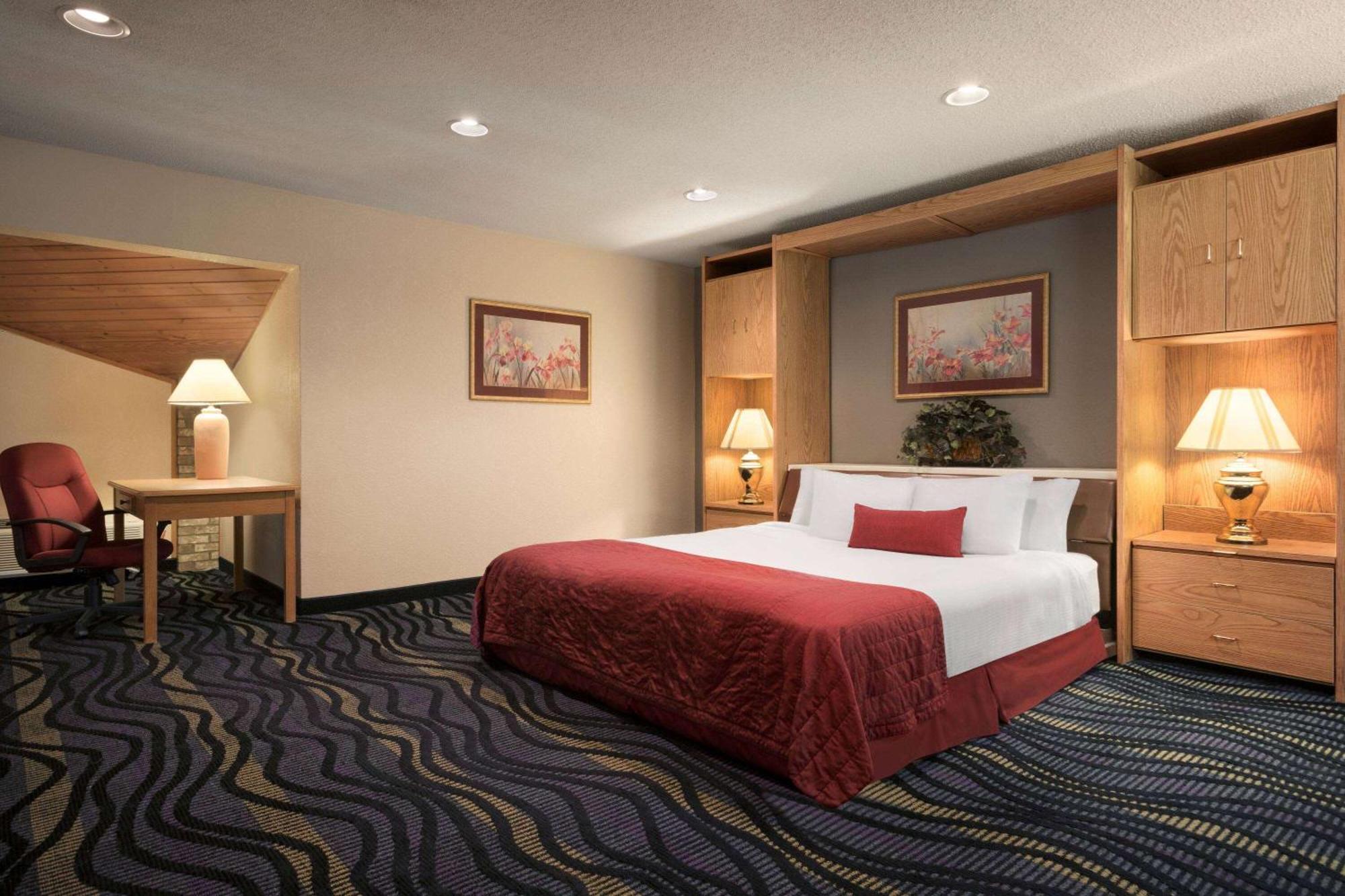 Baymont By Wyndham Logan Hotel Exterior photo